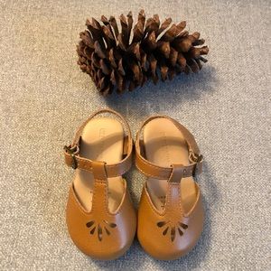 Old Navy Toddler Faux Leather Cut Out Clog, size 5